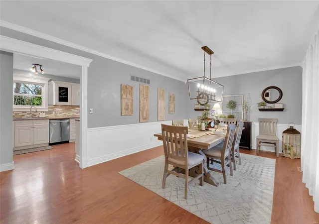 Photo 3 of Single family home for sale at 1 E Meadow, Saint Peters, MO 63376 | MLS# 25012347 | Listing updated on 2025-03-08