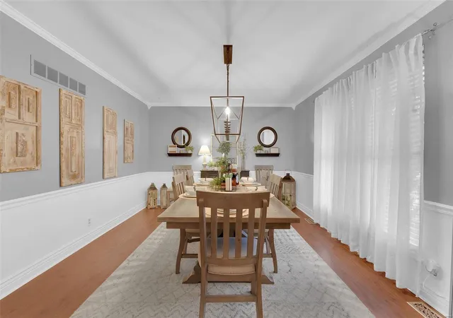 Photo 4 of Single family home for sale at 1 E Meadow, Saint Peters, MO 63376 | MLS# 25012347 | Listing updated on 2025-03-08