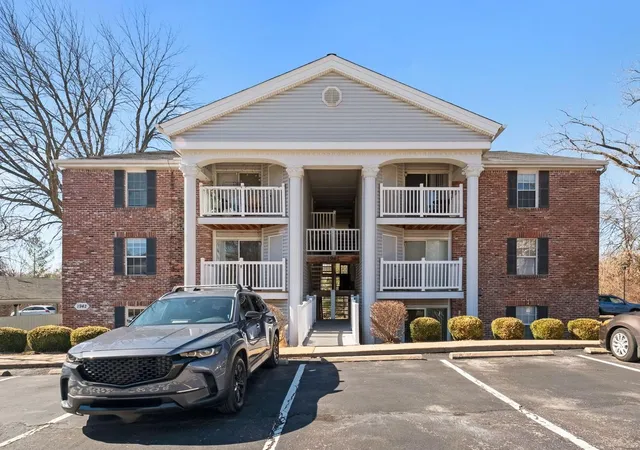 Photo 1 of Condo for sale at 1942 Marine Ter Dr #E, Saint Louis, MO 63146 | MLS# 25012358 | Listing updated on 2025-03-11