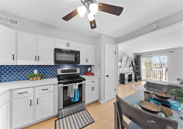 Photo 3 of Condo for sale at 1942 Marine Ter Dr #E, Saint Louis, MO 63146 | MLS# 25012358 | Listing updated on 2025-03-11