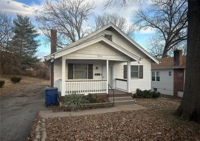 Photo 1 of Single family home for sale at 2124 Wolter Ave, Saint Louis, MO 63114 | MLS# 25012362 | Listing updated on 2025-03-09