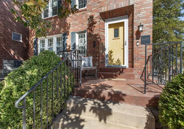 Photo 2 of Sale Pending at 6601 Bancroft Ave, Saint Louis, MO 63109 | MLS# 25012409 | Listing updated on 2025-03-18