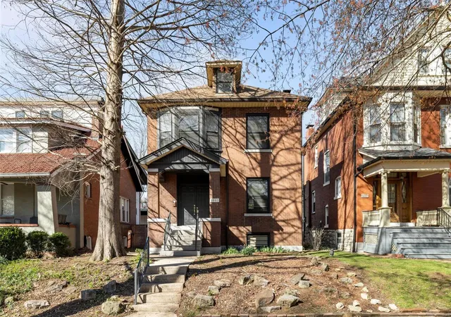 Photo 1 of Single family home for sale at 3961 Connecticut St, Saint Louis, MO 63116 | MLS# 25012449 | Listing updated on 2025-03-21