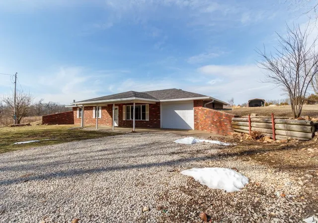 Photo 2 of Single family home for sale at 15059 Johnson Rd, Eldridge, MO 65463 | MLS# 25012484 | Listing updated on 2025-03-04