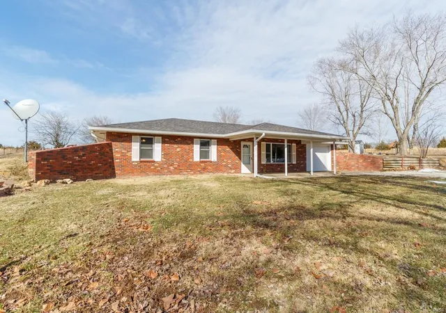 Photo 3 of Single family home for sale at 15059 Johnson Rd, Eldridge, MO 65463 | MLS# 25012484 | Listing updated on 2025-03-04