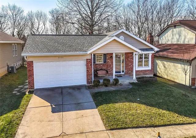 Photo 2 of Sale Pending at 3754 Gumtree Ln, Saint Louis, MO 63129 | MLS# 25012518 | Listing updated on 2025-03-07