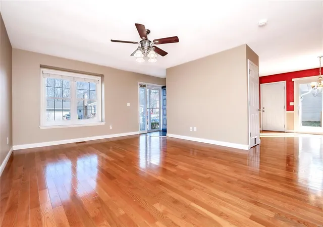Photo 3 of Sale Pending at 3754 Gumtree Ln, Saint Louis, MO 63129 | MLS# 25012518 | Listing updated on 2025-03-07