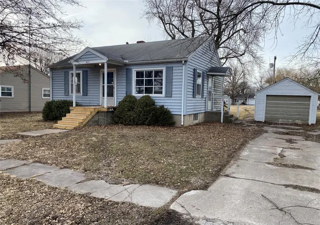 Photo 1 of Single family home for sale at 411 W Mcpike St, Vandalia, MO 63382 | MLS# 25012519 | Listing updated on 2025-03-04