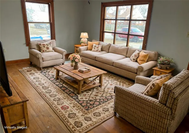 Photo 2 of Single family home for sale at 411 W Mcpike St, Vandalia, MO 63382 | MLS# 25012519 | Listing updated on 2025-03-04