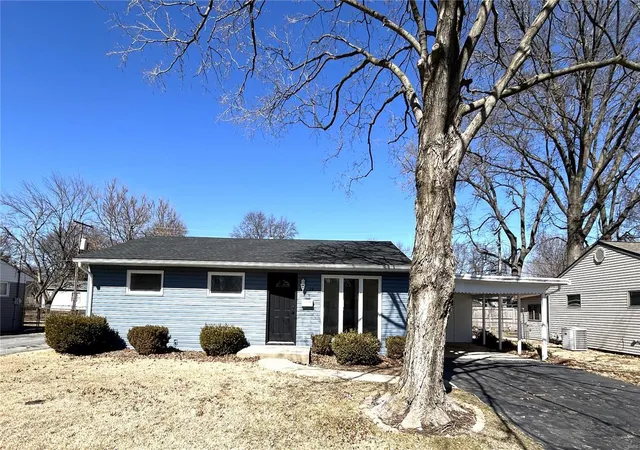 Photo 1 of Single family home for sale at 19 Jennine Dr, Belleville, IL 62226 | MLS# 25012533 | Listing updated on 2025-03-05