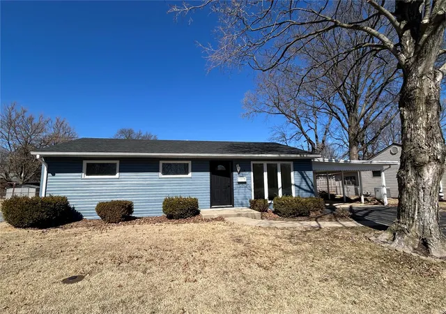 Photo 2 of Single family home for sale at 19 Jennine Dr, Belleville, IL 62226 | MLS# 25012533 | Listing updated on 2025-03-05