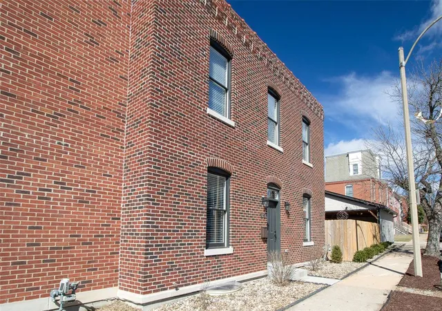 Photo 3 of Townhouse for sale at 2721 Mcnair Ave, Saint Louis, MO 63118 | MLS# 25012555 | Listing updated on 2025-03-18