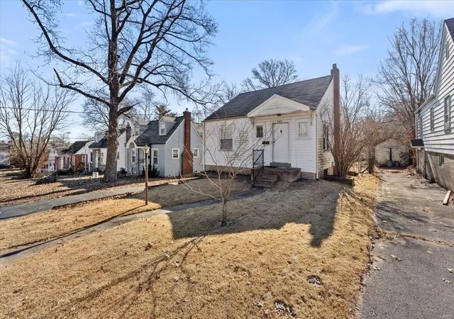 Photo 3 of Single family home for sale at 8810 Clifton Ave, Saint Louis, MO 63136 | MLS# 25012572 | Listing updated on 2025-03-13