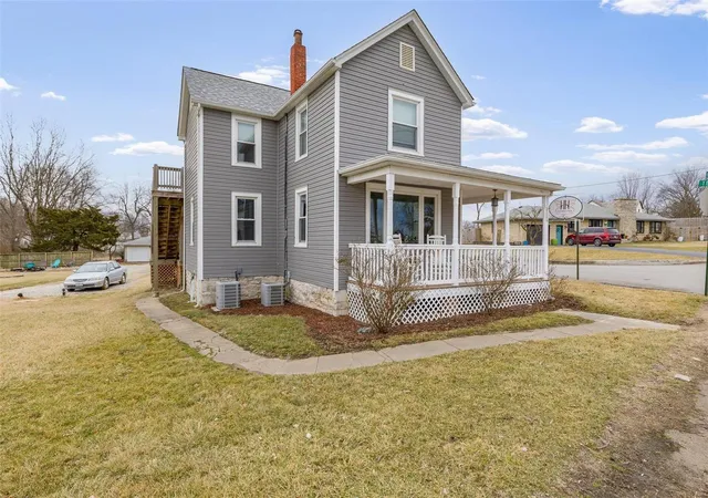 Photo 2 of Single family home for sale at 996 Market St, Sainte Genevieve, MO 63670 | MLS# 25012575 | Listing updated on 2025-03-18