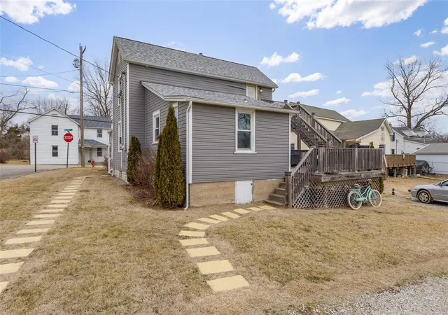 Photo 3 of Single family home for sale at 996 Market St, Sainte Genevieve, MO 63670 | MLS# 25012575 | Listing updated on 2025-03-18