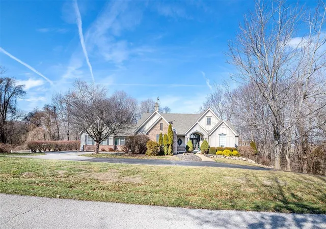 Photo 1 of Single family home for sale at 194 Fick Farm Rd, Chesterfield, MO 63005 | MLS# 25012606 | Listing updated on 2025-03-19