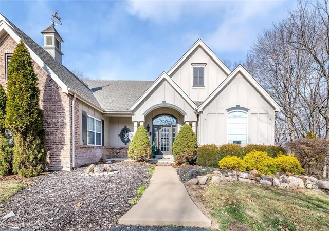 Photo 3 of Single family home for sale at 194 Fick Farm Rd, Chesterfield, MO 63005 | MLS# 25012606 | Listing updated on 2025-03-19
