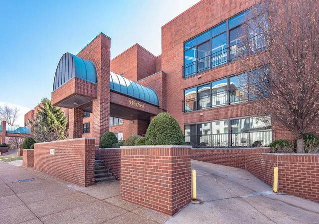 Photo 2 of Condo for sale at 4554 Laclede Ave #207, Saint Louis, MO 63108 | MLS# 25012623 | Listing updated on 2025-03-17