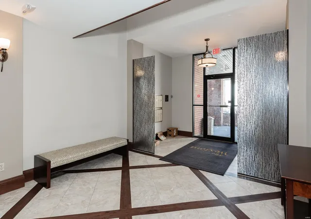 Photo 3 of Condo for sale at 4554 Laclede Ave #207, Saint Louis, MO 63108 | MLS# 25012623 | Listing updated on 2025-03-17
