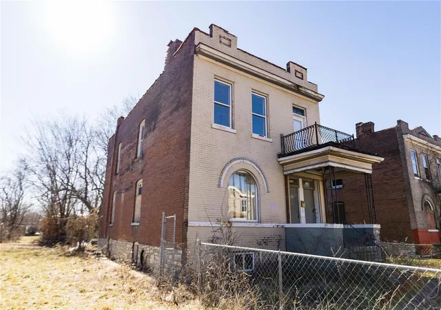 Photo 3 of Multi family home for sale at 5376 Wells Ave, Saint Louis, MO 63112 | MLS# 25012657 | Listing updated on 2025-03-19