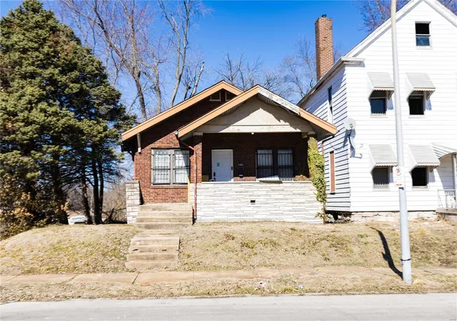 Photo 2 of Single family home for sale at 1067 Wall St, Saint Louis, MO 63147 | MLS# 25012663 | Listing updated on 2025-03-13