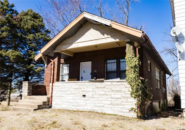 Photo 3 of Single family home for sale at 1067 Wall St, Saint Louis, MO 63147 | MLS# 25012663 | Listing updated on 2025-03-13