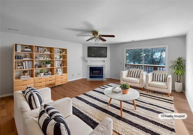 Listing Photo 3 - Condo for sale in building located at 813 Sugar Vly Ct, Saint Peters, MO 63376 - Unit #8