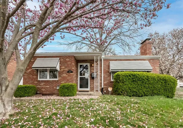 Photo 1 of Single family home for sale at 6411 Raywood Ave, Saint Louis, MO 63123 | MLS# 25012724 | Listing updated on 2025-03-27