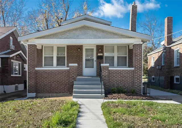 Photo 1 of Single family home for sale at 3433 Pine Grove Ave, Saint Louis, MO 63121 | MLS# 25012728 | Listing updated on 2025-03-04
