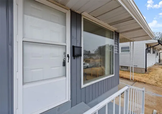 Photo 2 of Single family home for sale at 3725 Louis St, Saint Louis, MO 63116 | MLS# 25012735 | Listing updated on 2025-03-19