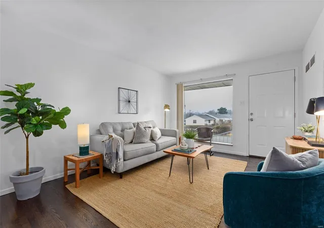 Photo 3 of Single family home for sale at 3725 Louis St, Saint Louis, MO 63116 | MLS# 25012735 | Listing updated on 2025-03-19