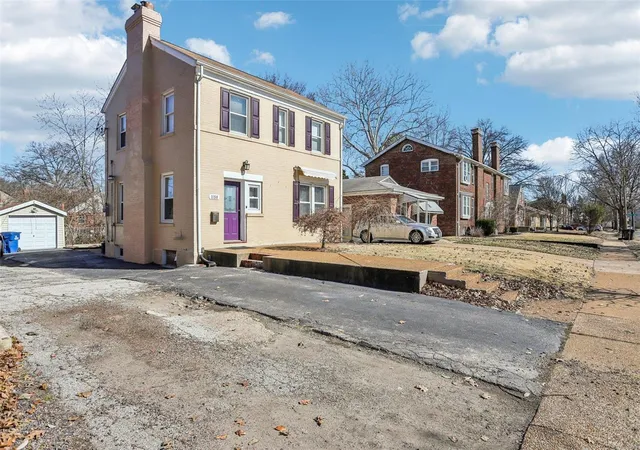 Photo 3 of Single family home for sale at 1150 Ursula Ave, Saint Louis, MO 63130 | MLS# 25012782 | Listing updated on 2025-03-19