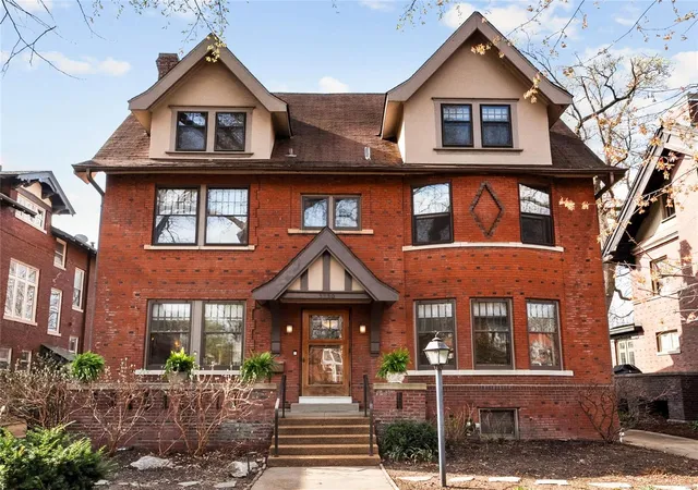 Photo 1 of Single family home for sale at 6230 Waterman Ave, Saint Louis, MO 63130 | MLS# 25012802 | Listing updated on 2025-04-03