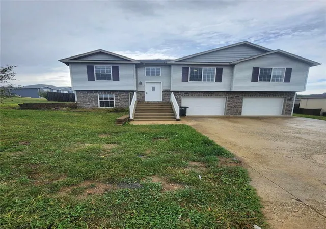 Photo 1 of Single family home for sale at 107 Sandstone Dr, Saint Robert, MO 65584 | MLS# 25012822 | Listing updated on 2025-03-04