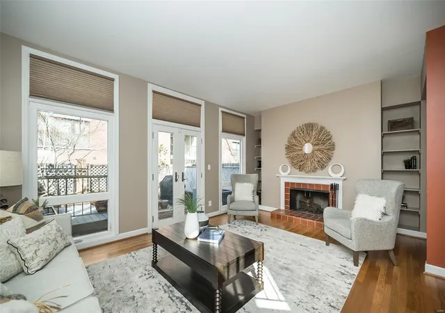 Photo 3 of Townhouse for sale at 101 W Pine Pl #8, Saint Louis, MO 63108 | MLS# 25012824 | Listing updated on 2025-03-13