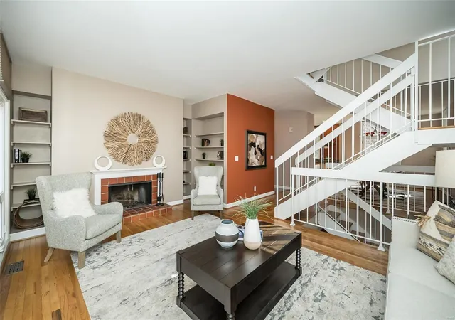 Photo 4 of Townhouse for sale at 101 W Pine Pl #8, Saint Louis, MO 63108 | MLS# 25012824 | Listing updated on 2025-03-13