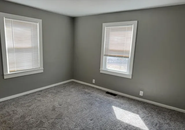 Photo 4 of Single family home for sale at 8 Ridge Rd, Centralia, IL 62801 | MLS# 25012847 | Listing updated on 2025-03-05