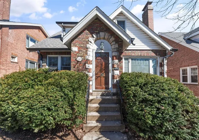 Photo 1 of Sale Pending at 7715 Lile Ave, Saint Louis, MO 63117 | MLS# 25012875 | Listing updated on 2025-03-10