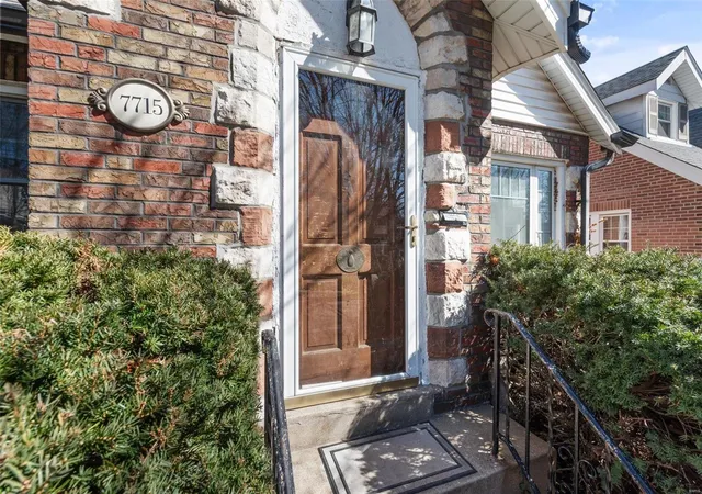 Photo 2 of Sale Pending at 7715 Lile Ave, Saint Louis, MO 63117 | MLS# 25012875 | Listing updated on 2025-03-10