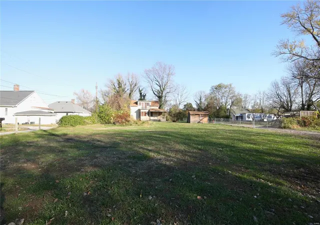 1st image of 320 Pleasant Hill Dr, Belleville, IL 62220 | MLS# 25012878