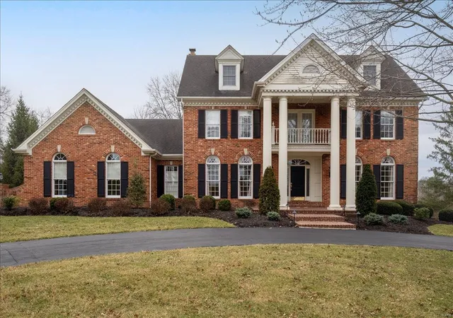 Photo 1 of Sale Pending at 822 Town And Country Estates Dr, Saint Louis, MO 63141 | MLS# 25012880 | Listing updated on 2025-03-05