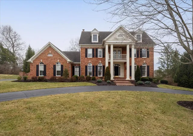 Photo 2 of Sale Pending at 822 Town And Country Estates Dr, Saint Louis, MO 63141 | MLS# 25012880 | Listing updated on 2025-03-05