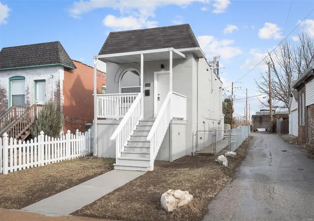 Photo 3 of Sale Pending at 4315 Fyler Ave, Saint Louis, MO 63116 | MLS# 25012881 | Listing updated on 2025-03-18