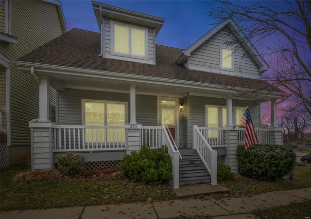Photo 1 of Single family home for sale at 228 Montclair Tower Dr, Saint Charles, MO 63303 | MLS# 25012890 | Listing updated on 2025-03-07
