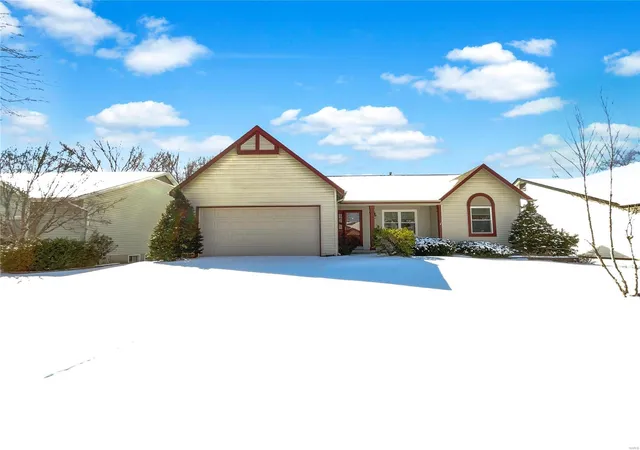 Photo 1 of Single family home for sale at 1270 Colby Dr, Saint Peters, MO 63376 | MLS# 25012945 | Listing updated on 2025-03-13