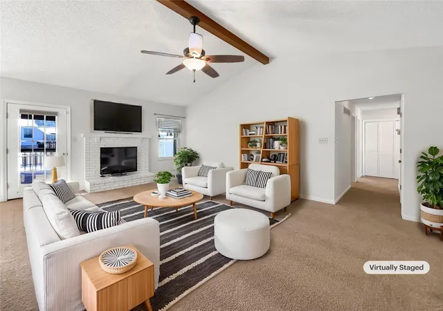 Photo 2 of Single family home for sale at 1270 Colby Dr, Saint Peters, MO 63376 | MLS# 25012945 | Listing updated on 2025-03-13