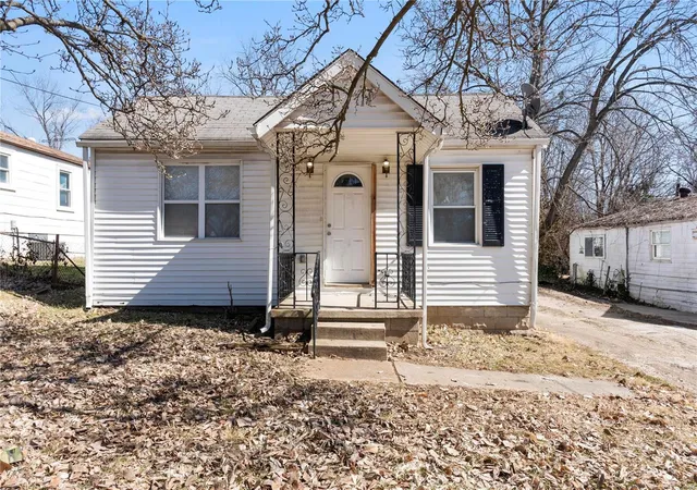 Photo 2 of Single family home for sale at 10124 Imperial Dr, Saint Louis, MO 63136 | MLS# 25012952 | Listing updated on 2025-03-06