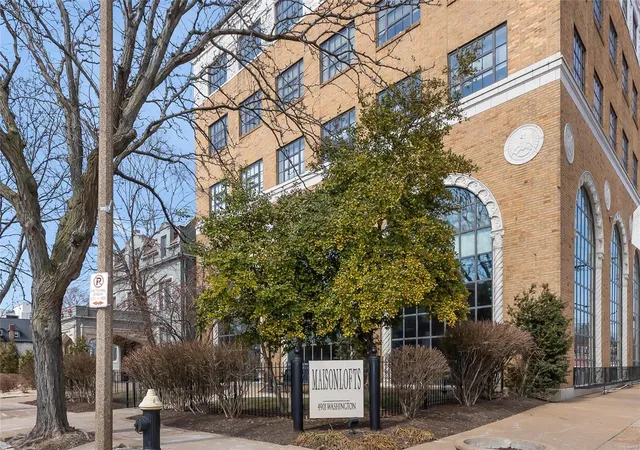 Photo 2 of Condo for sale at 4901 Washington Blvd #5A, Saint Louis, MO 63108 | MLS# 25012969 | Listing updated on 2025-03-10