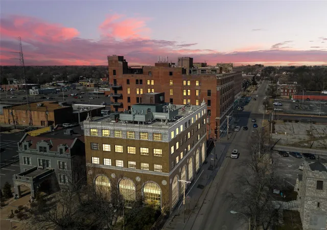Photo 3 of Condo for sale at 4901 Washington Blvd #5A, Saint Louis, MO 63108 | MLS# 25012969 | Listing updated on 2025-03-10