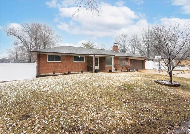 Photo 2 of Sale Pending at 775 Paschal Dr, Saint Louis, MO 63125 | MLS# 25013016 | Listing updated on 2025-03-11